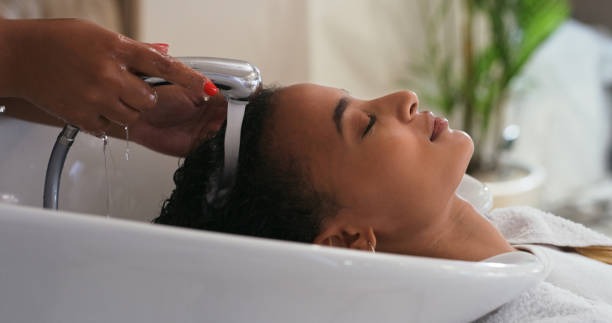 Gaia Coiffure Coiffeur Vegetale Carvin Shot Of A Young Woman Getting He